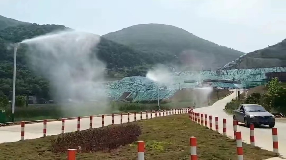 礦場(chǎng)道路360旋轉(zhuǎn)降塵